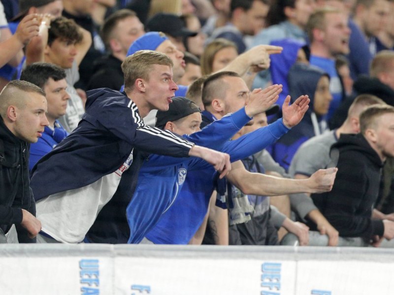 schalke-fans.jpg