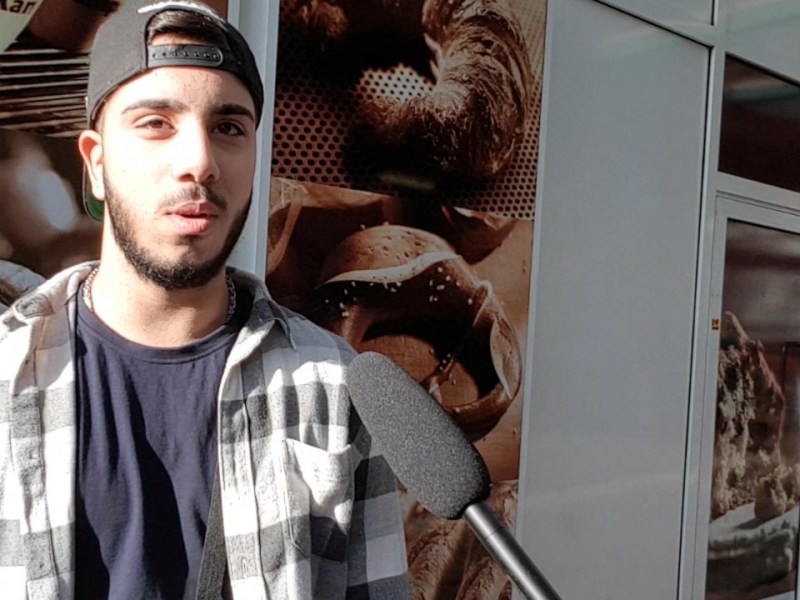 Ender (18) aus Gelsenkirchen, Auch der ältere Herr sorgt sich nicht wegen des Wahlergebnisses, Deniz (25) aus Gelsenkirchen, Mika (18) fühlt sich trotzdem wohl in Gelsenkirchen