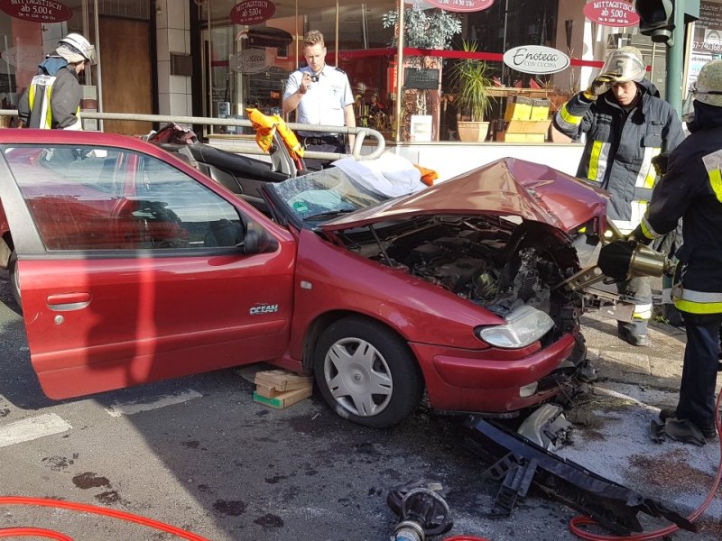 20170513_Pkw_gegen_Strassenschild_Essen_ANC-NEWS (2).jpg