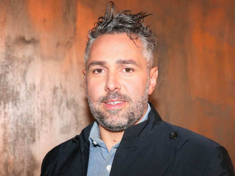 Roland Trettl bringt bei „First Dates“ Singles zusammen – und Fans vermuten, dass der charmante Moderator selbst auf Wolke sieben schwebt.