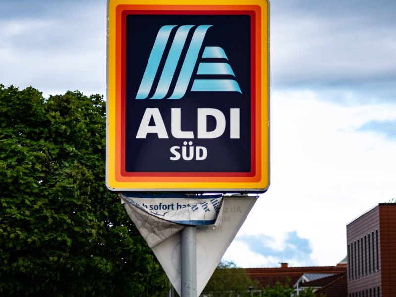 Aldi: Als eine Kundin DAS bei dem Discounter sehen muss, ist sie angewidert.