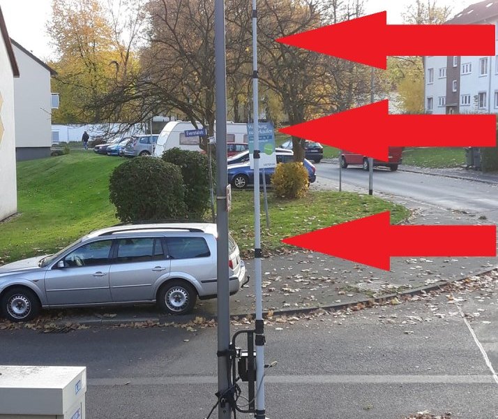 Antenne für Verkehrszählung in Bochum Pfeile.jpg