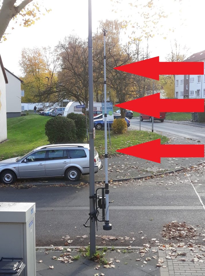 Antenne für Verkehrszählung in Bochum Pfeile.jpg