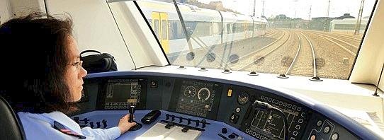 Arbeitsplatz Triebfahrzeug - Führerstand bei--543x199.jpg