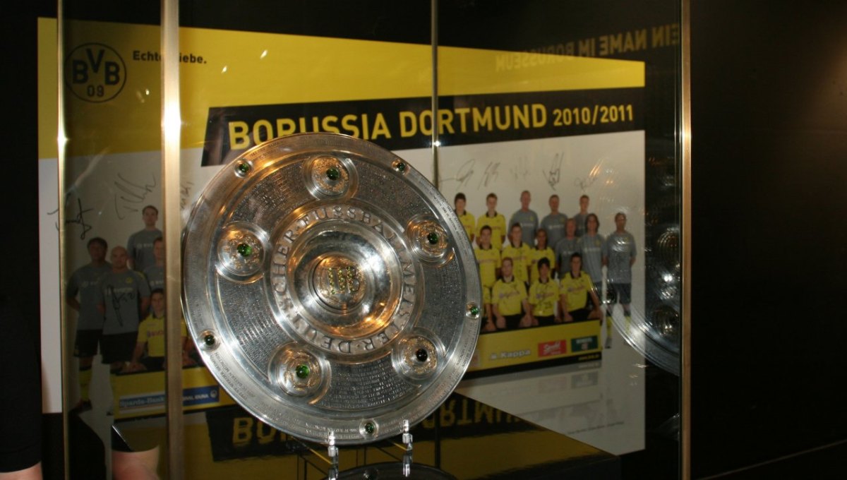 BVB Meisterschale.JPG