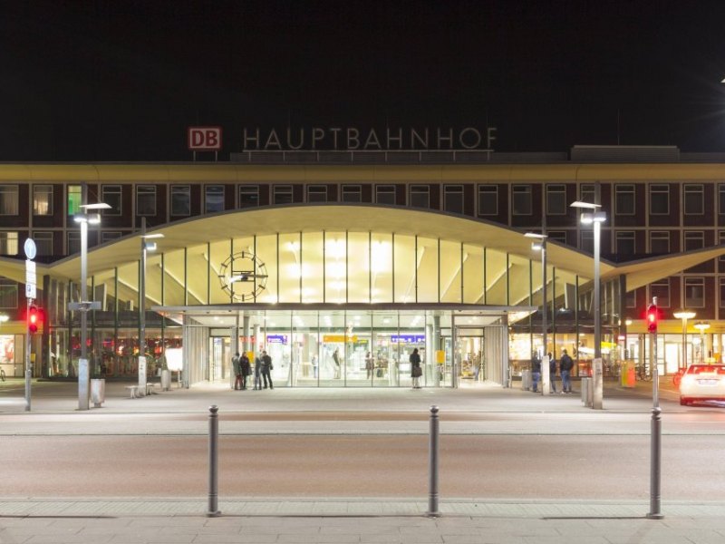 Bochum: Mann springt auf Gleise - der Grund ist irre.