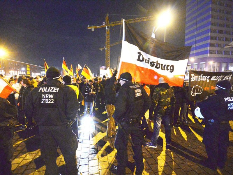 Duisburg Demonstration Bahnhofsvorplatz.jpg
