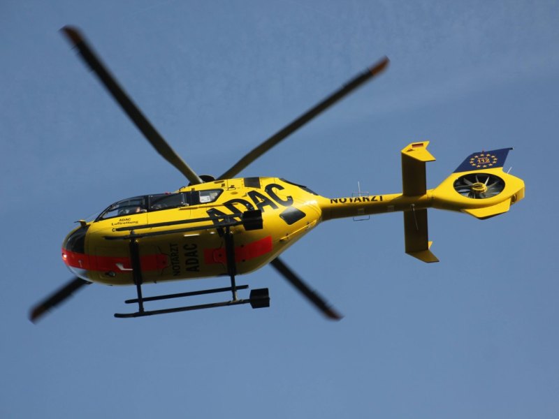 Duisburg: Unfall auf A42! Pkw wird über Autobahn geschleudert