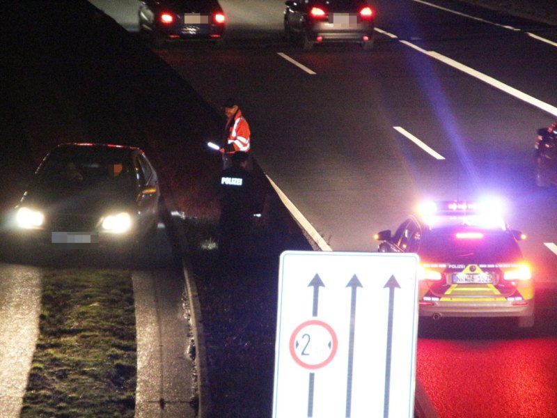 Essen A40 Auto in Busspur bearbeitet.jpg