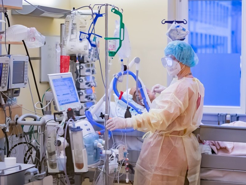 Essen: Klare Antworten auf Triage-Frage – „Beatmungsgerät definitiv an Geimpfte“