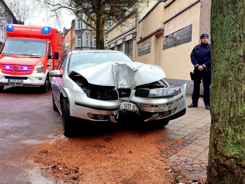 Essen Unfall Krayer Straße.jpg