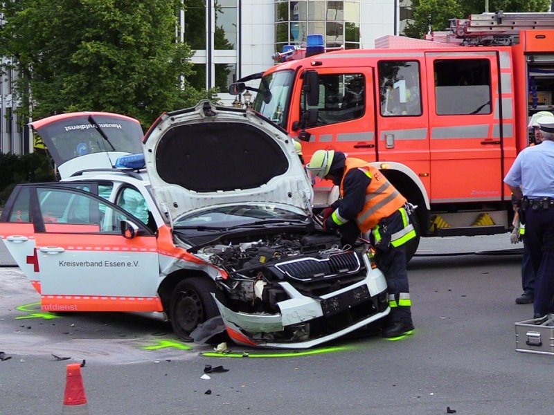 Essen Unfall Ruhrallee.JPG