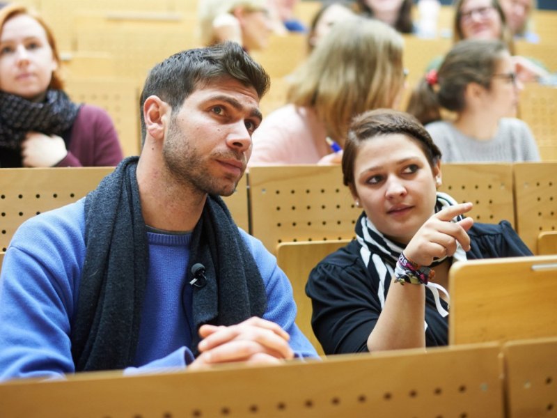 Flüchtling Hadi an der Universität.jpg