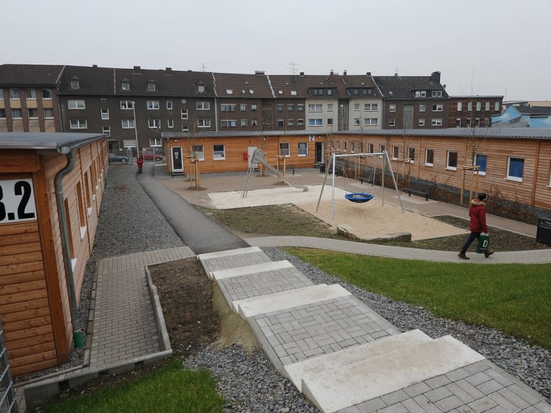 Flüchtlingsunterkunft-Mülheim-Holzhütten.jpg