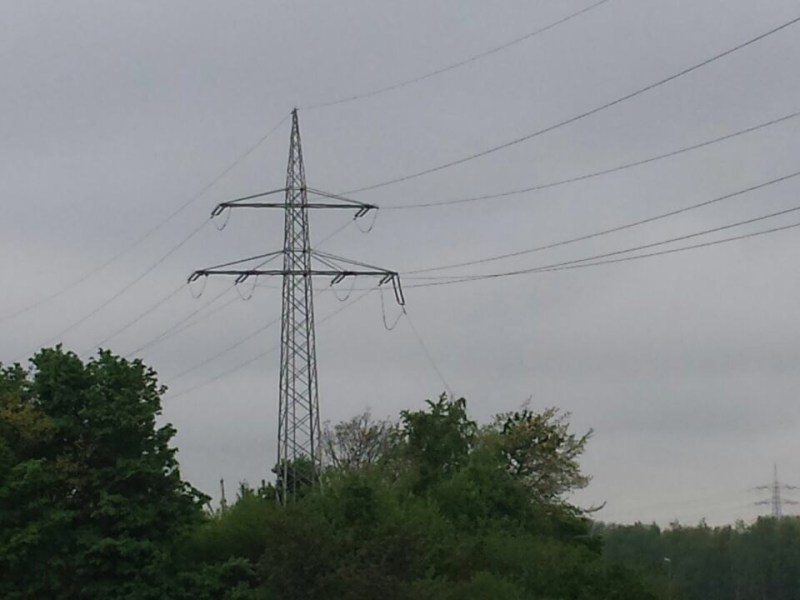 Das Stromkabel hängt herunter.
