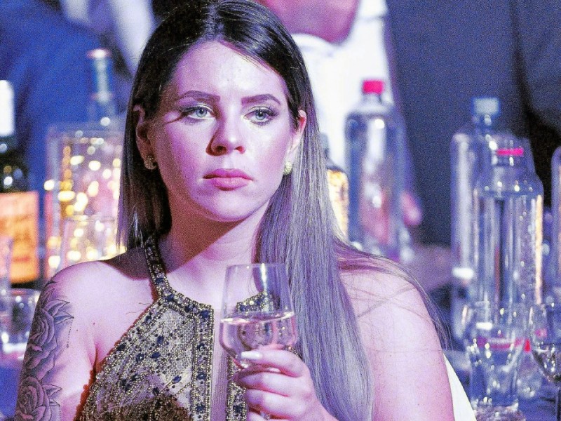 Jenny Frankhauser, Halbschwester von Daniela Katzenberger, lässt die Bombe platzen.