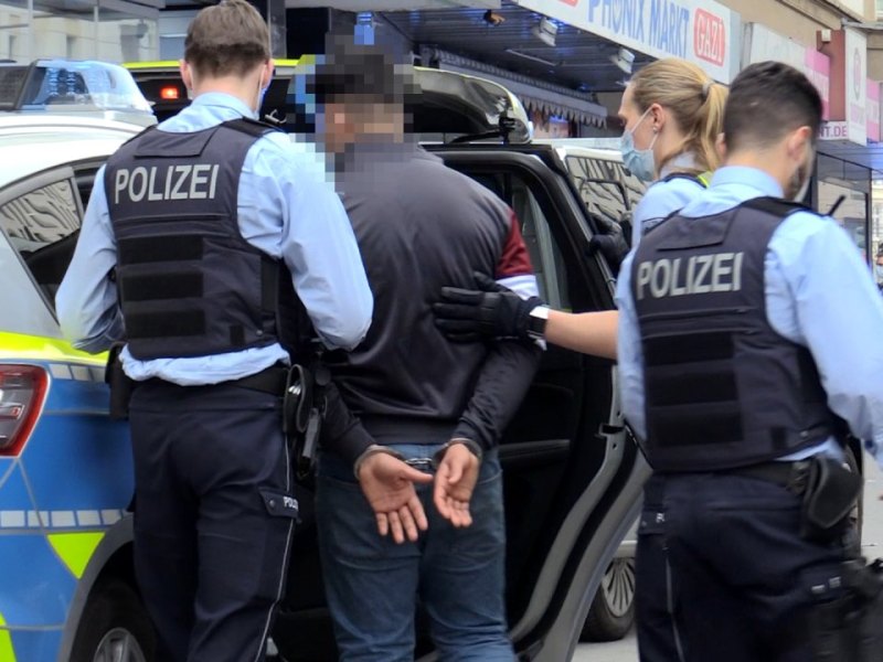 Mülheim Polizisten.jpg