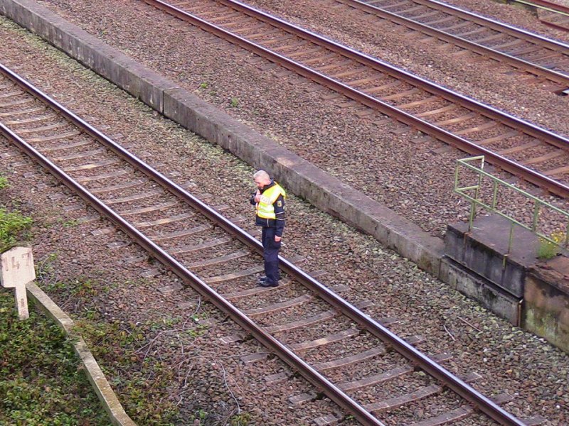 Notarzt-Einsatz am Gleis.JPG