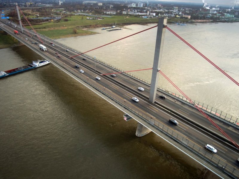 Rheinbruecke der A1 in Leverkusen.jpg