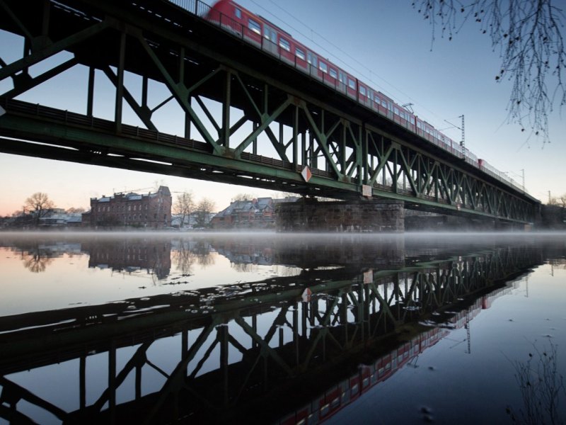 S6 Bruecke über Kettwiger Stausee.jpg