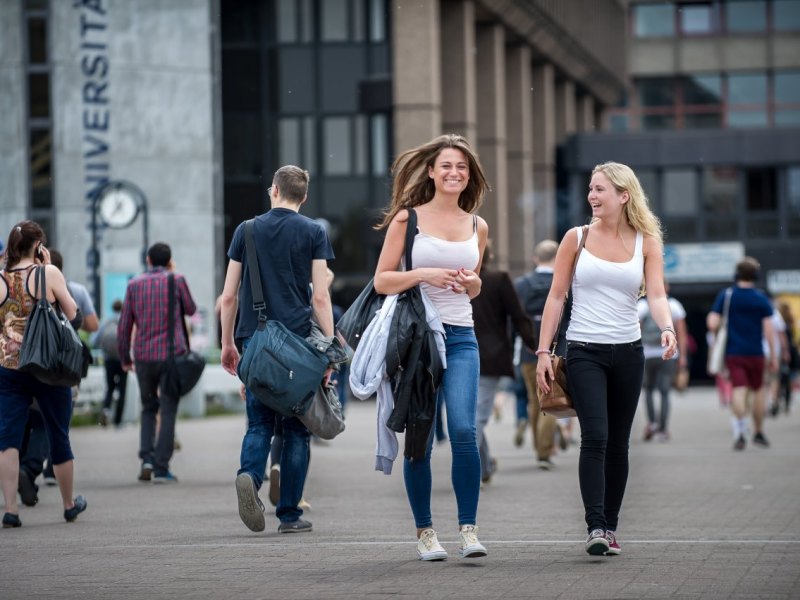 Studentinnen Ruhr-Uni Bochum.jpg