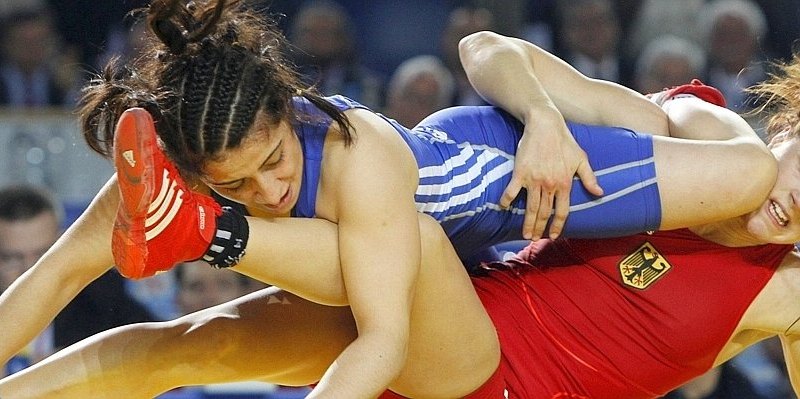 Turkeye_s Sezer wrestles with Germany_s_0--656x240.jpg