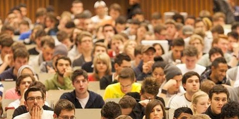 Ueberfuellte Uni-Vorlesung--656x240.jpg