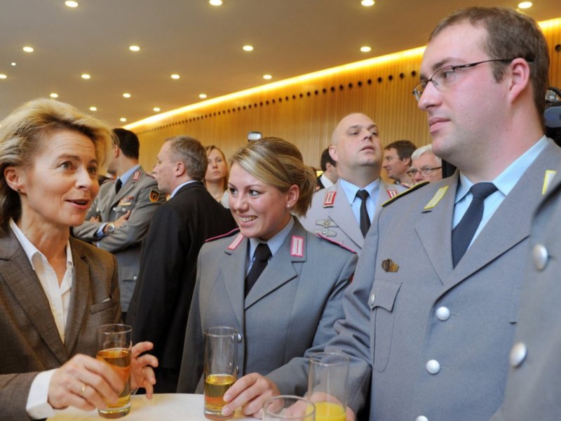 Von-der-Leyen_Bundeswehr.jpg