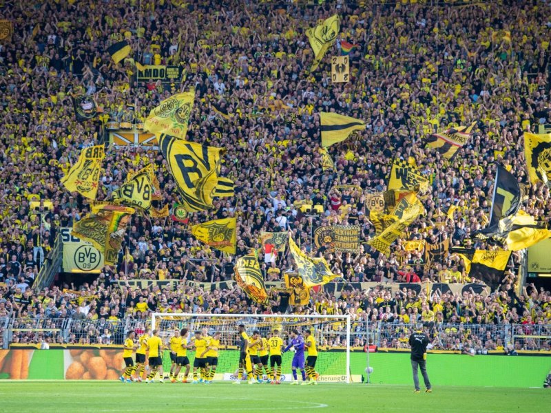 borussia-dortmund-fans.jpg