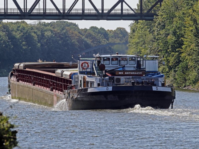 essen gelsenkirchen schiff.jpg