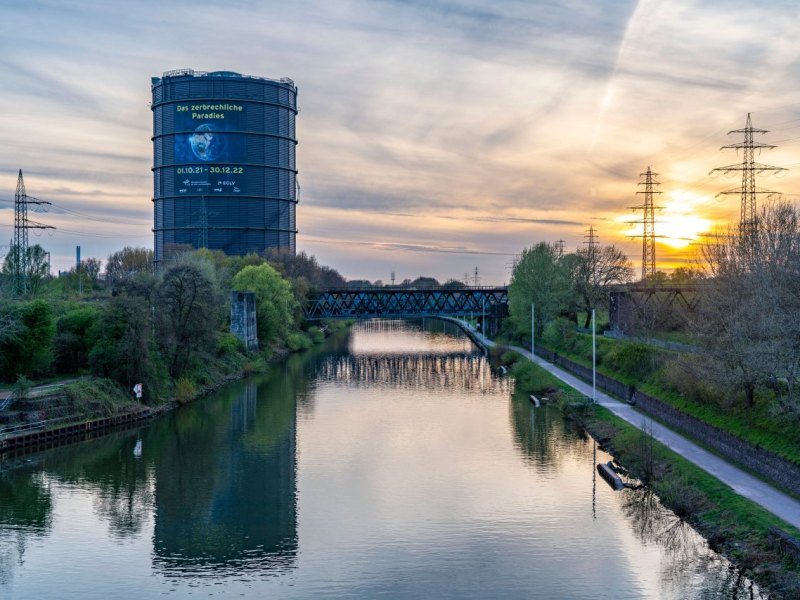 gasometer oberhausen.jpg