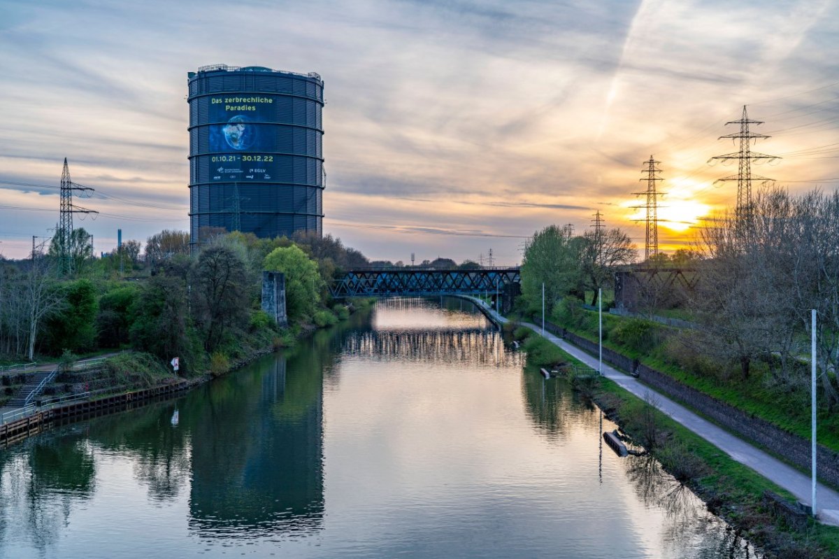 gasometer oberhausen.jpg