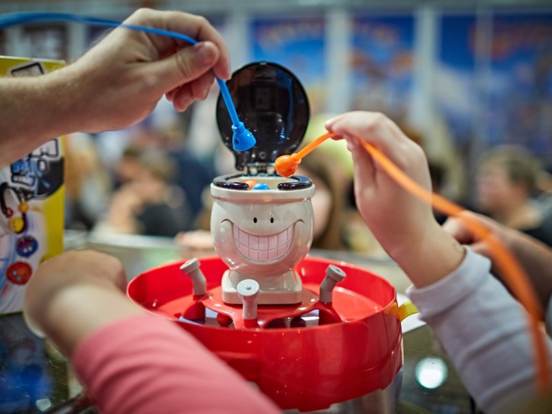 Bei dem Kinderspiel „Flitze-Kacke