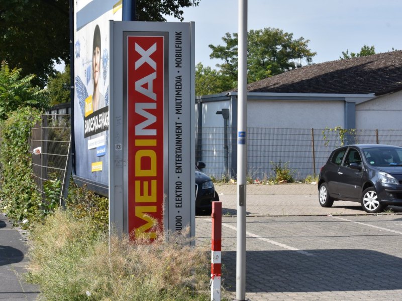 parkplatz-medimax-duisburg.JPG