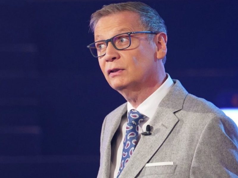 In einer brandaktuellen Folge von „Wer wird Millionär“ kommt es zu einem wackeligen Zwischenfall. Dabei muss selbst die Regie einschreiten.