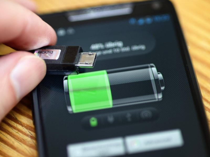 smartphone-akku-laden.jpg