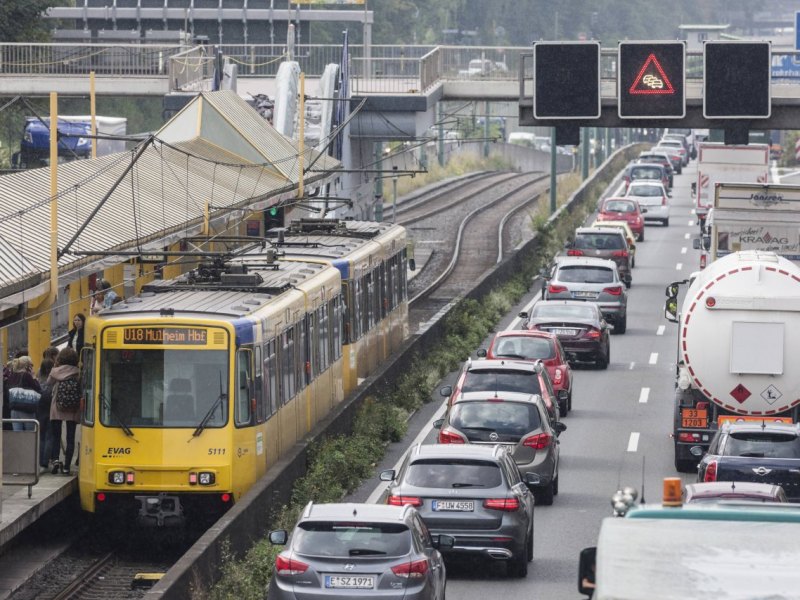 verkehr essen duisburg dortmund bochum
