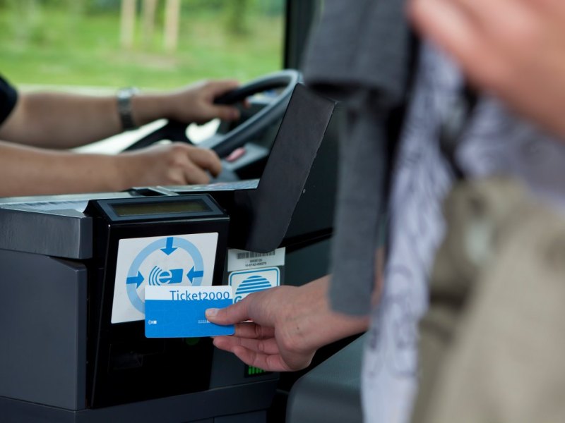 vrr_ticketkontrolle_buseinstieg.jpg