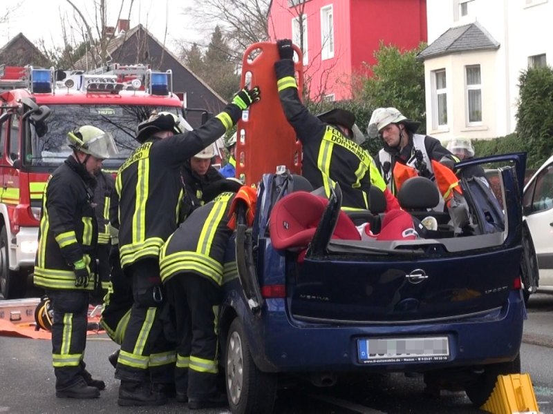 2017_12_16_Unfall_Strassenbahn_Dortmund (12).jpg