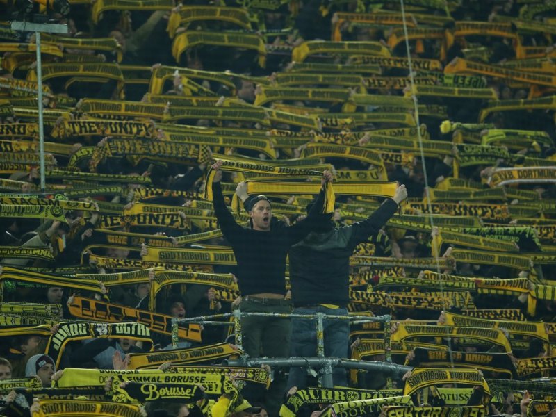 BVB Fans Südtribüne.jpg