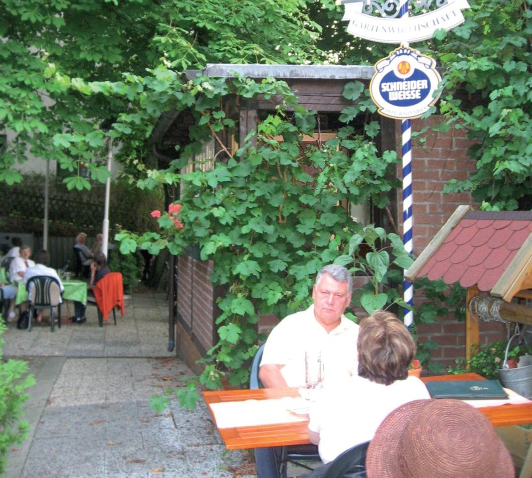 Biergarten Bochum Gasthaus Goeke.JPG