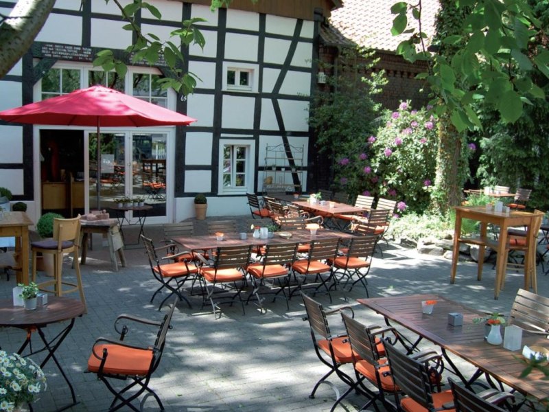 Biergarten Bochum Strätlingshof.JPG