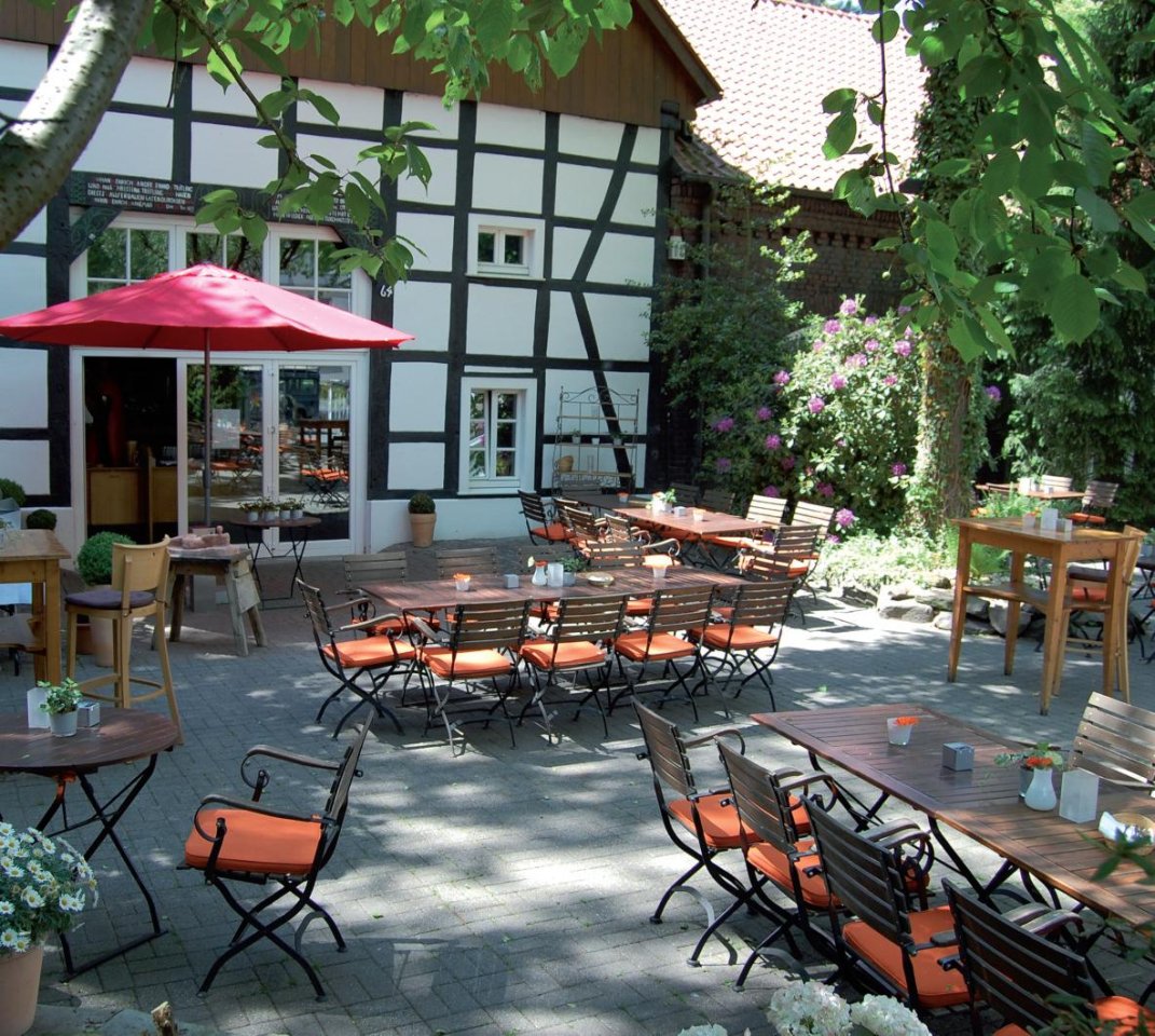 Biergarten Bochum Strätlingshof.JPG