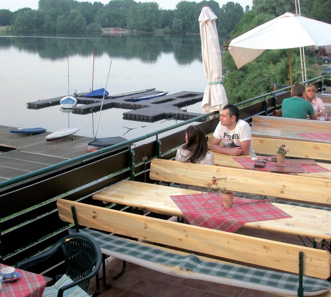 Biergarten Duisburg Schroeder's Tafelfreuden.JPG