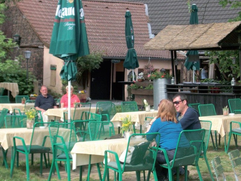 Biergarten Essen Landgasthaus Oefter Wald.JPG