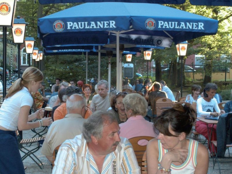 Biergarten Paulanergarten am Hotel Bergedick.JPG