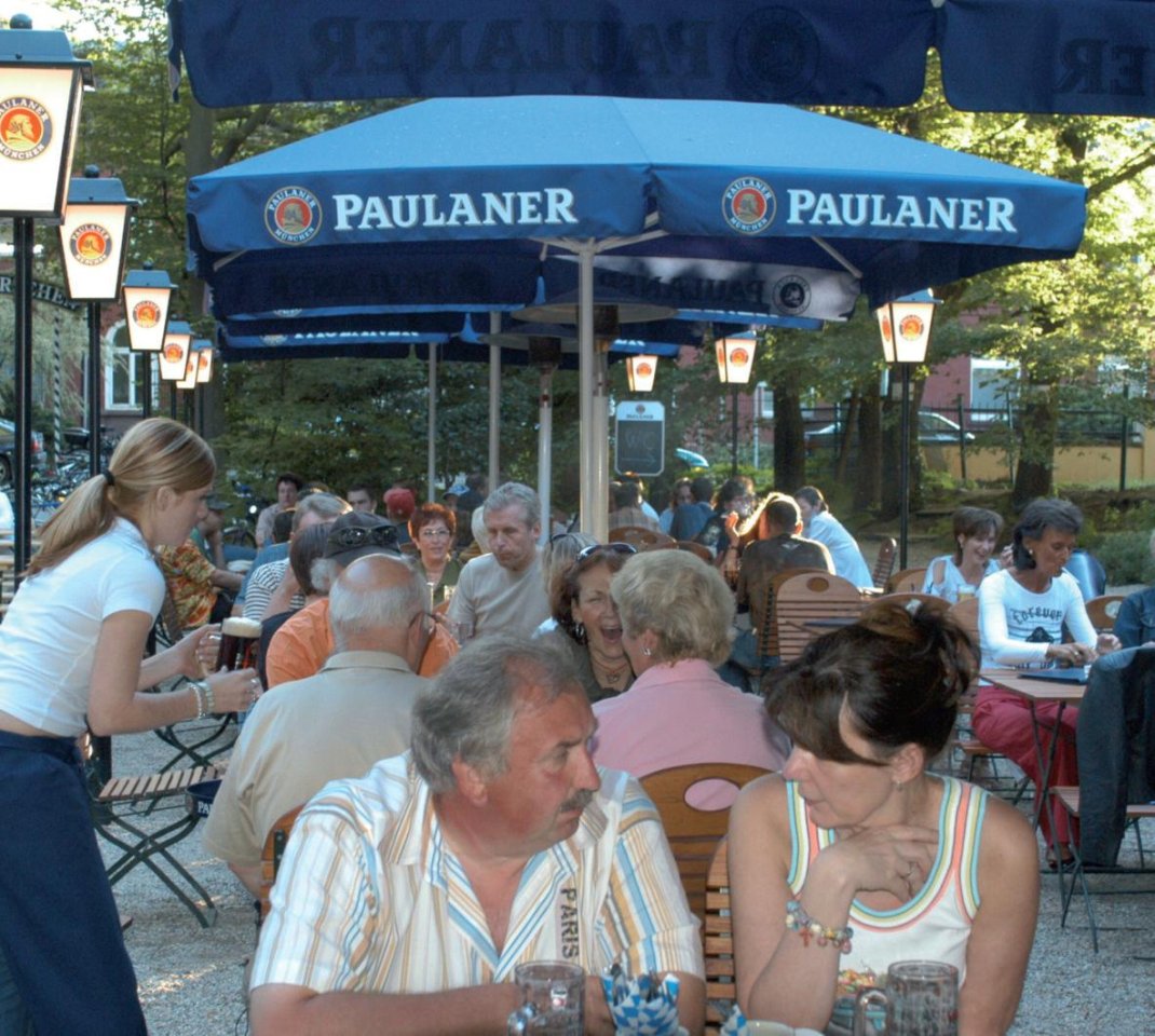 Biergarten Paulanergarten am Hotel Bergedick.JPG