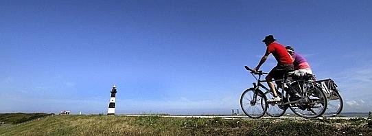 Cycling,_Zeeland_-_Photographer_Andreas_Weise_300dpi_5184x3456px_J--543x199.jpg