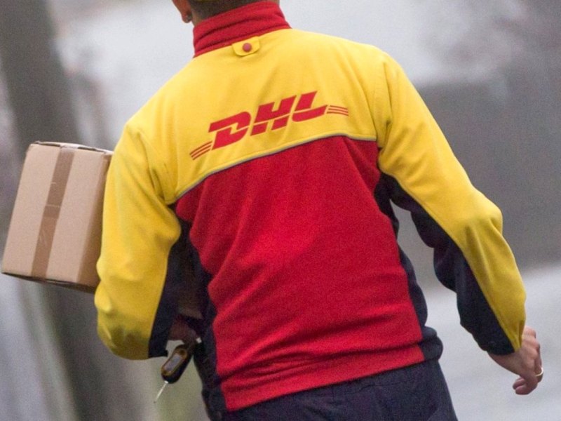 DHL Paketbote Bochum.jpg