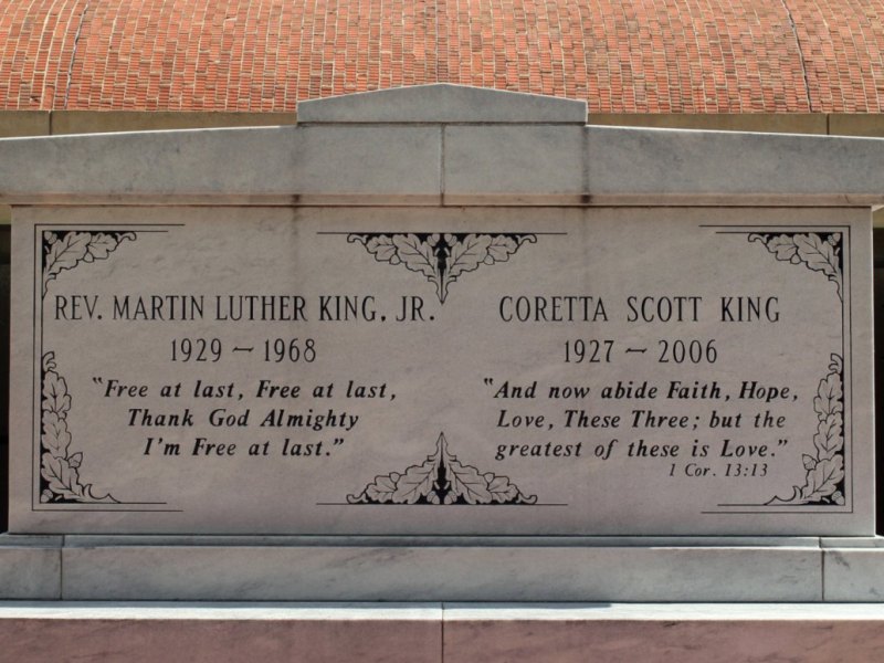 Der Grabstein von Martin Luther King.jpg